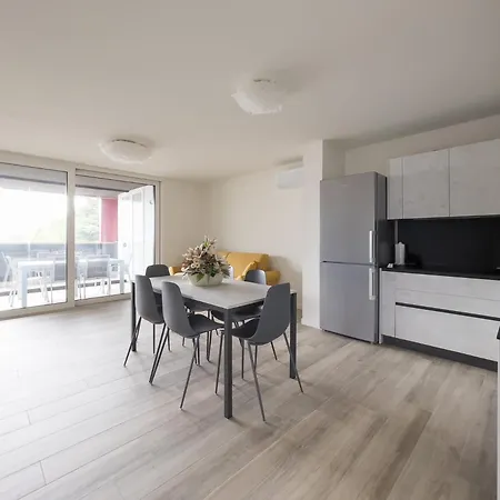 Trilocale Di Nuova Costruzione Con Garage لينانو سابيادورو