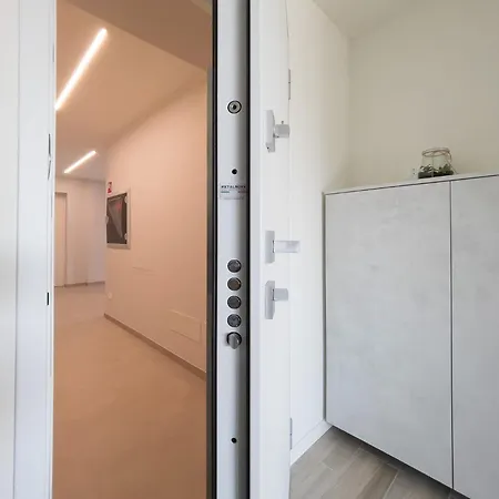 Trilocale Di Nuova Costruzione Con Garage * لينانو سابيادورو