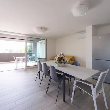 Apartmán Trilocale Di Nuova Costruzione Con Garage *